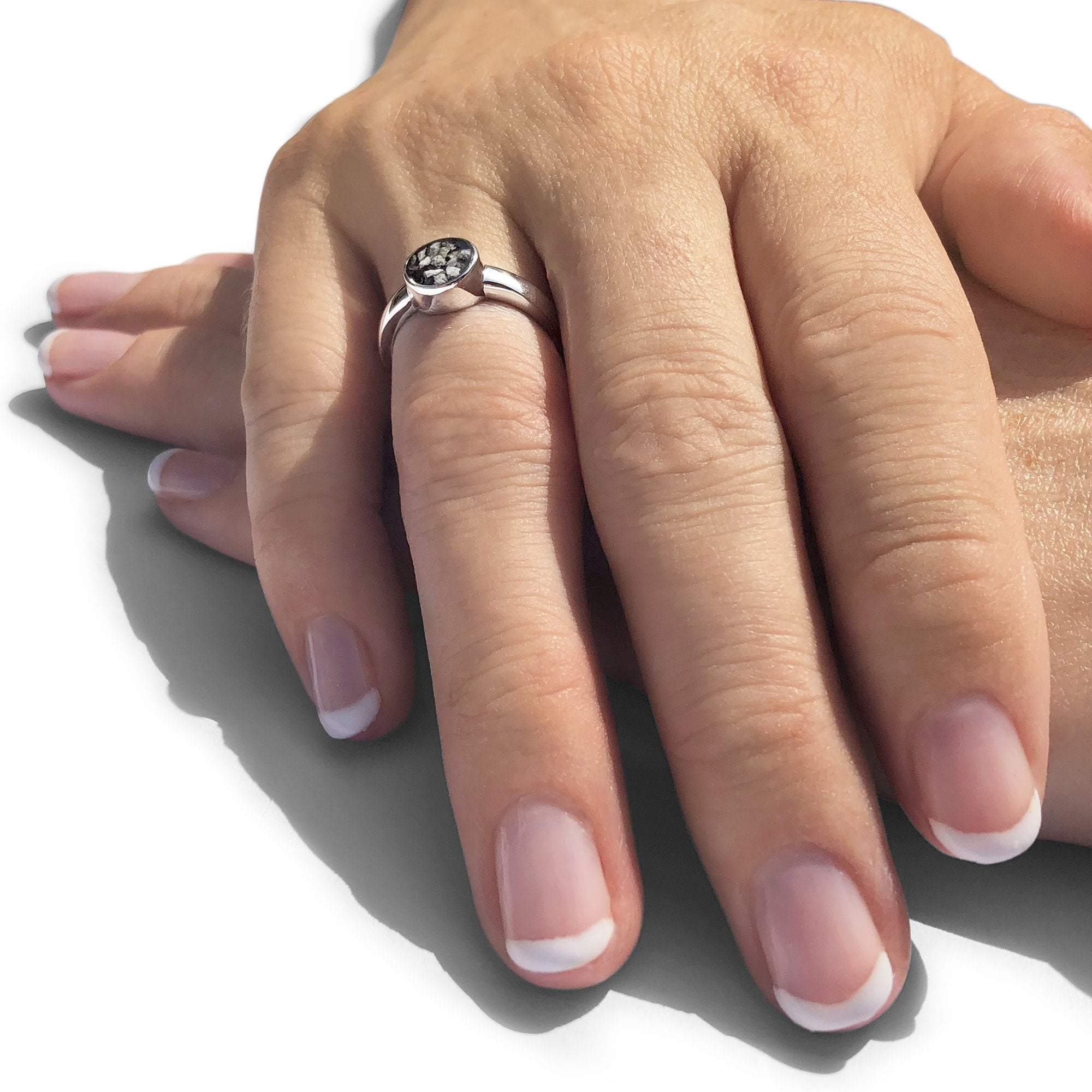 EverWith Ladies Classic Round Memorial Ashes Ring - EverWith Memorial Jewellery - Trade